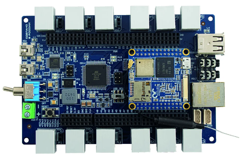 Робототехнический контроллер LAVR является Arduino-совместимой аппаратной платформой (Рис. 2.3, Рис. 2.4), позволяющей в